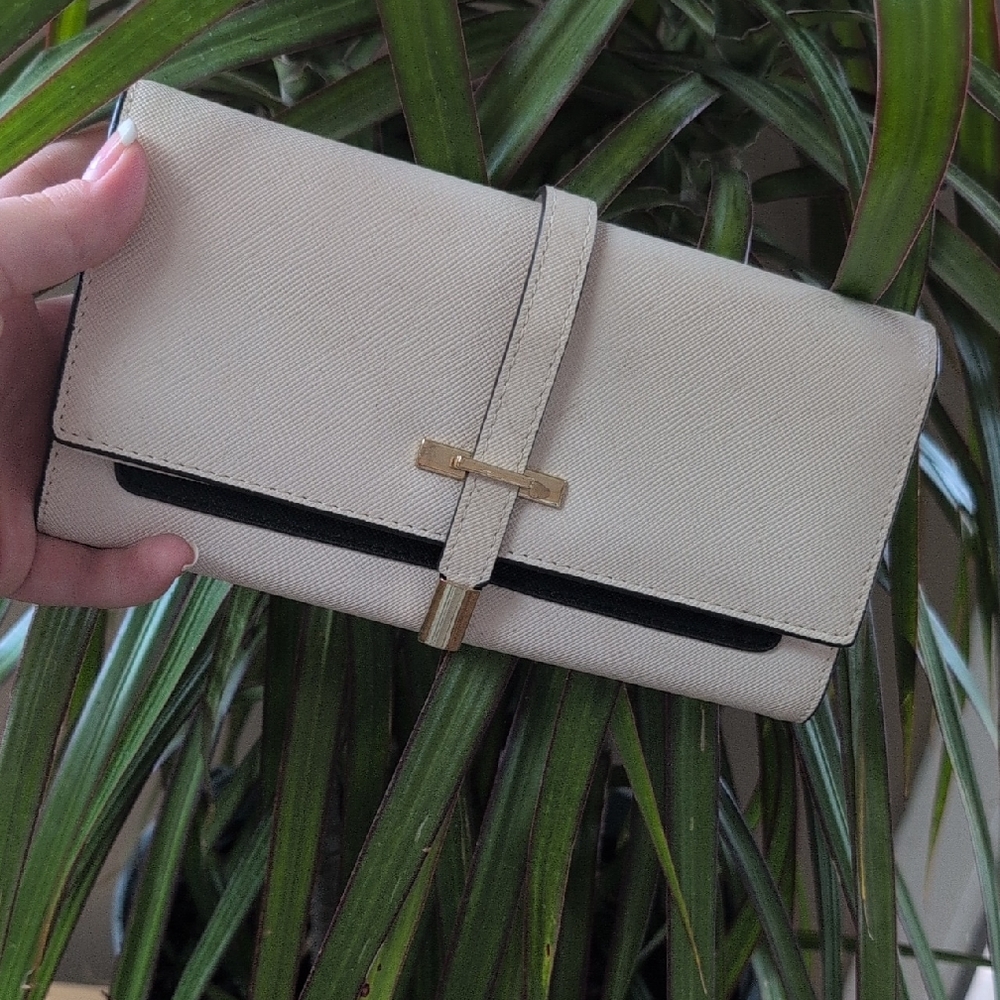 Elegant Cream Women's Clutch